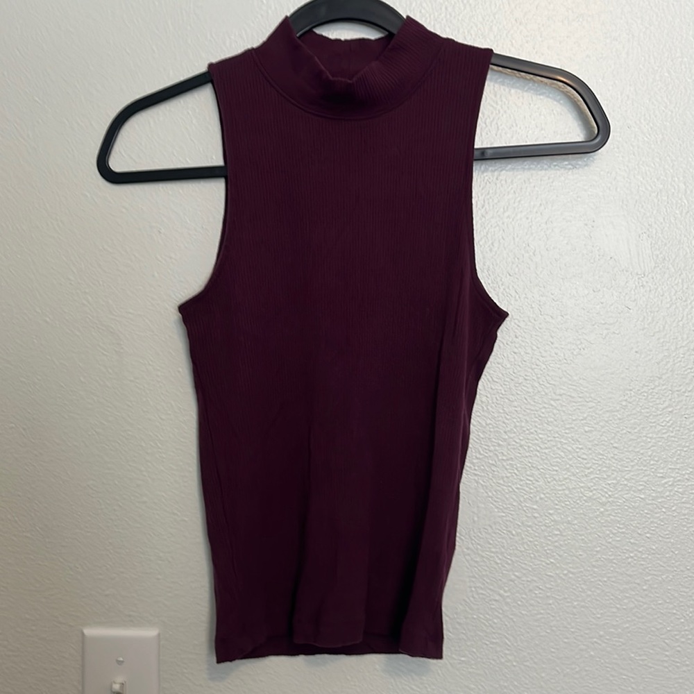 Maroon Ribbed Mock Neck Tank Top – Sleeveless Fitted High Neck Top